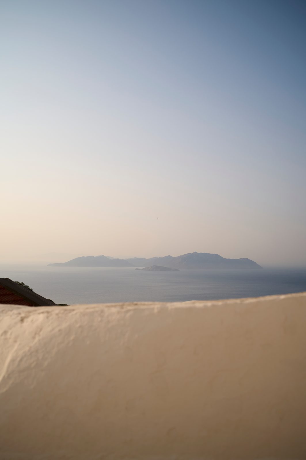 Vue sur l'île de Tilos depuis Nikaia