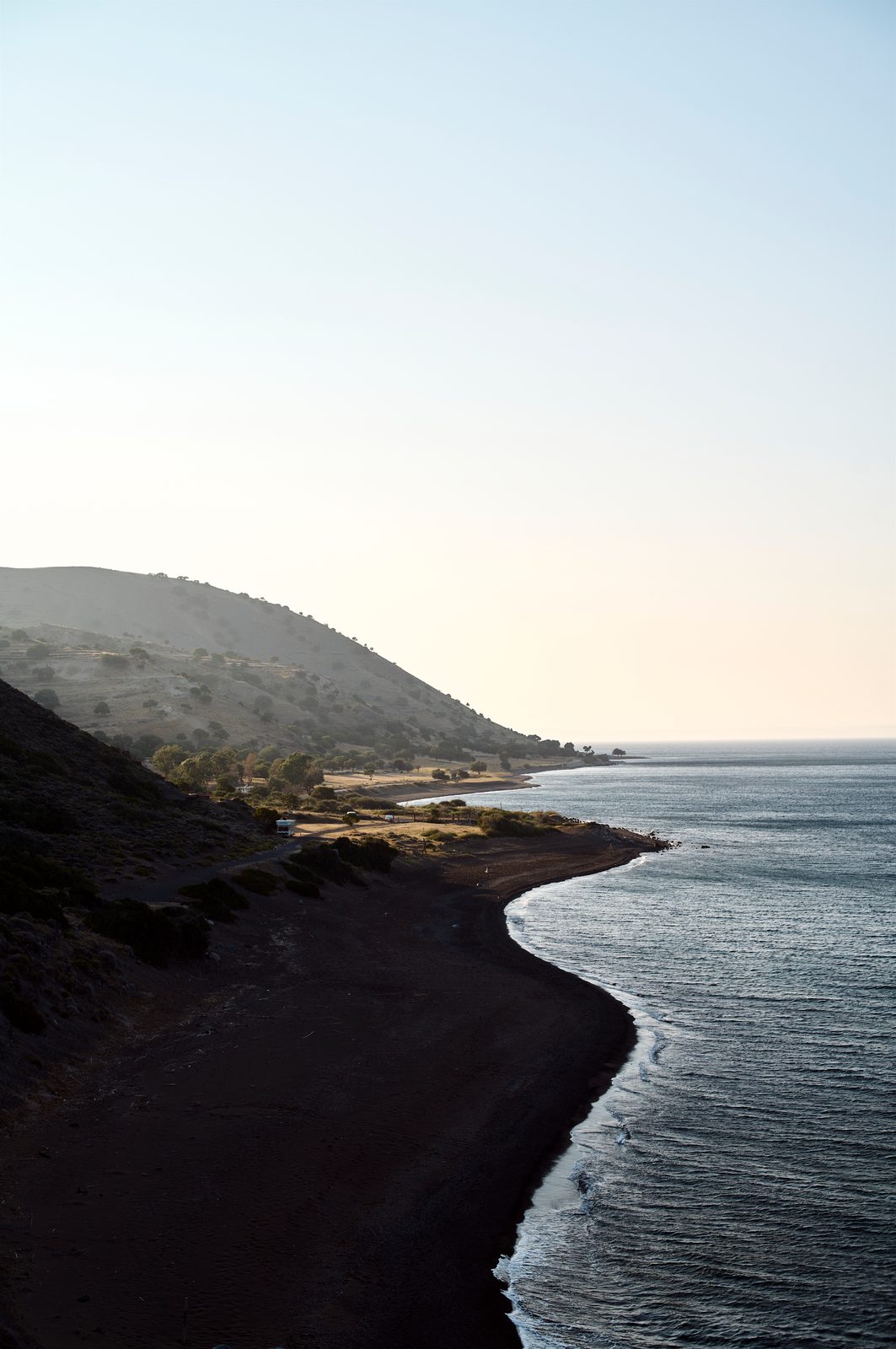 Plage de sable noir de Pachia Ammos