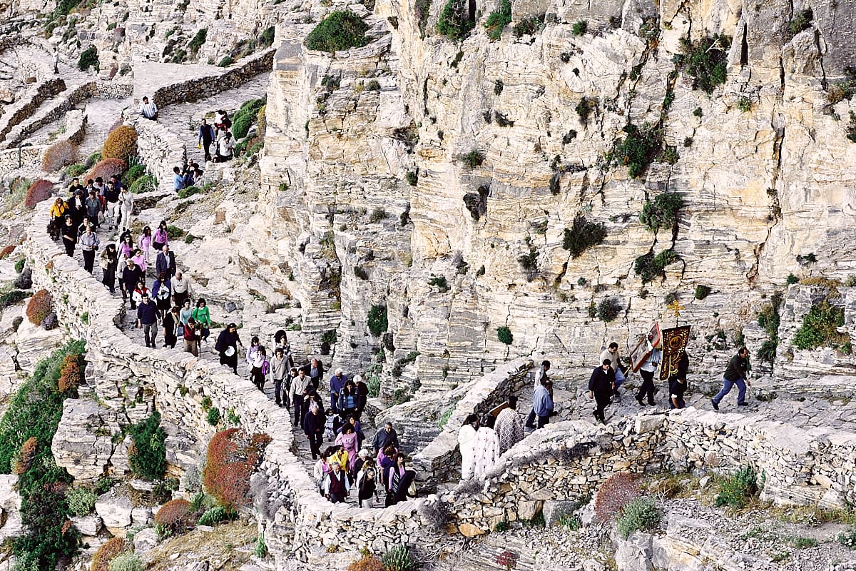Procession vers le monastère de Chozoviotissa, Amorgos, Grèce