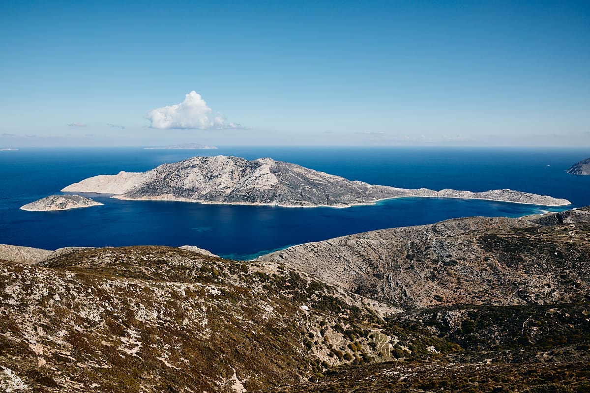 L'île de Likouria vue depuis Amorgos, Grèce