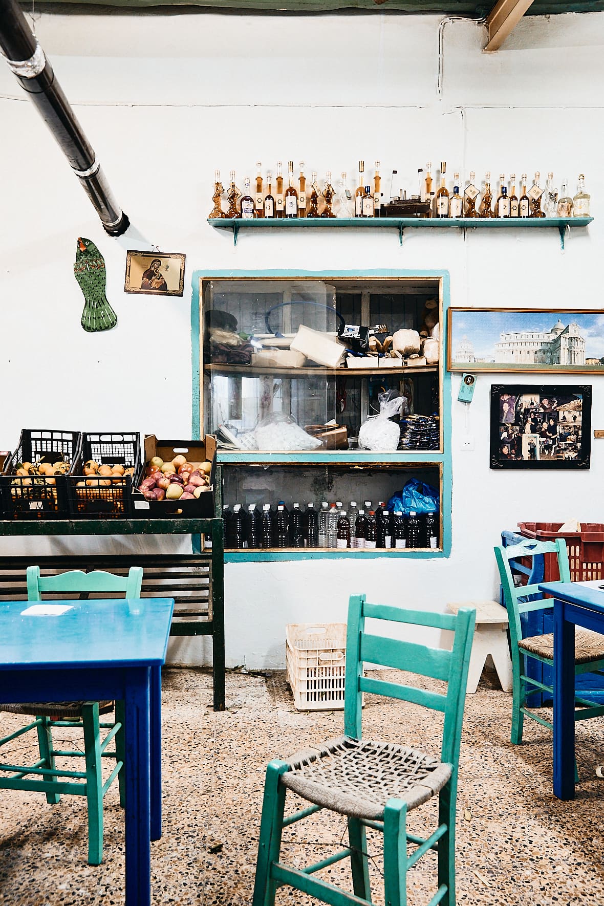 Choreftis, café-épicerie à Tholaria, Amorgos, Grèce
