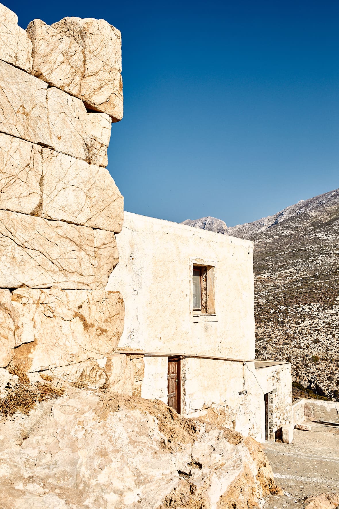 Monastère de Zoodochos Pigi et temple d'Apollon Aigletes