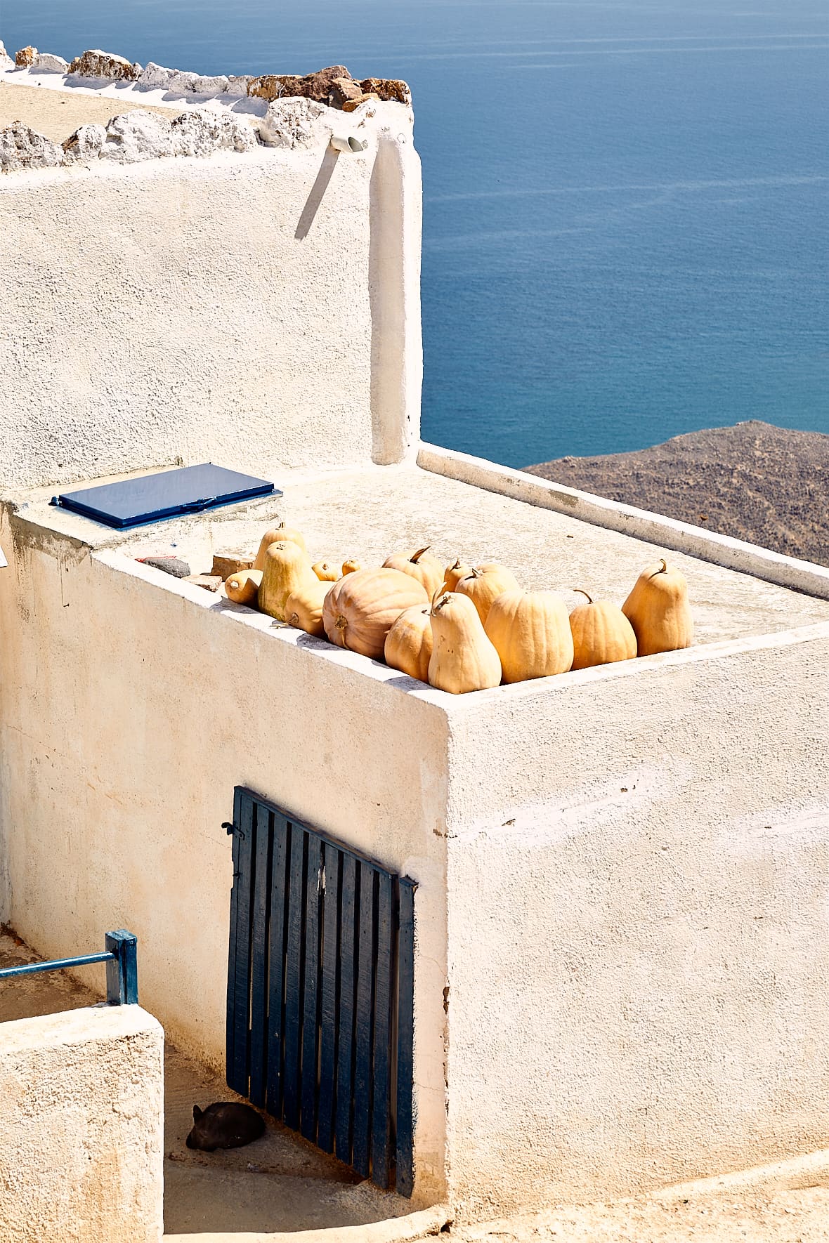 Citrouilles sur une maison dans la campagne d'Anafi