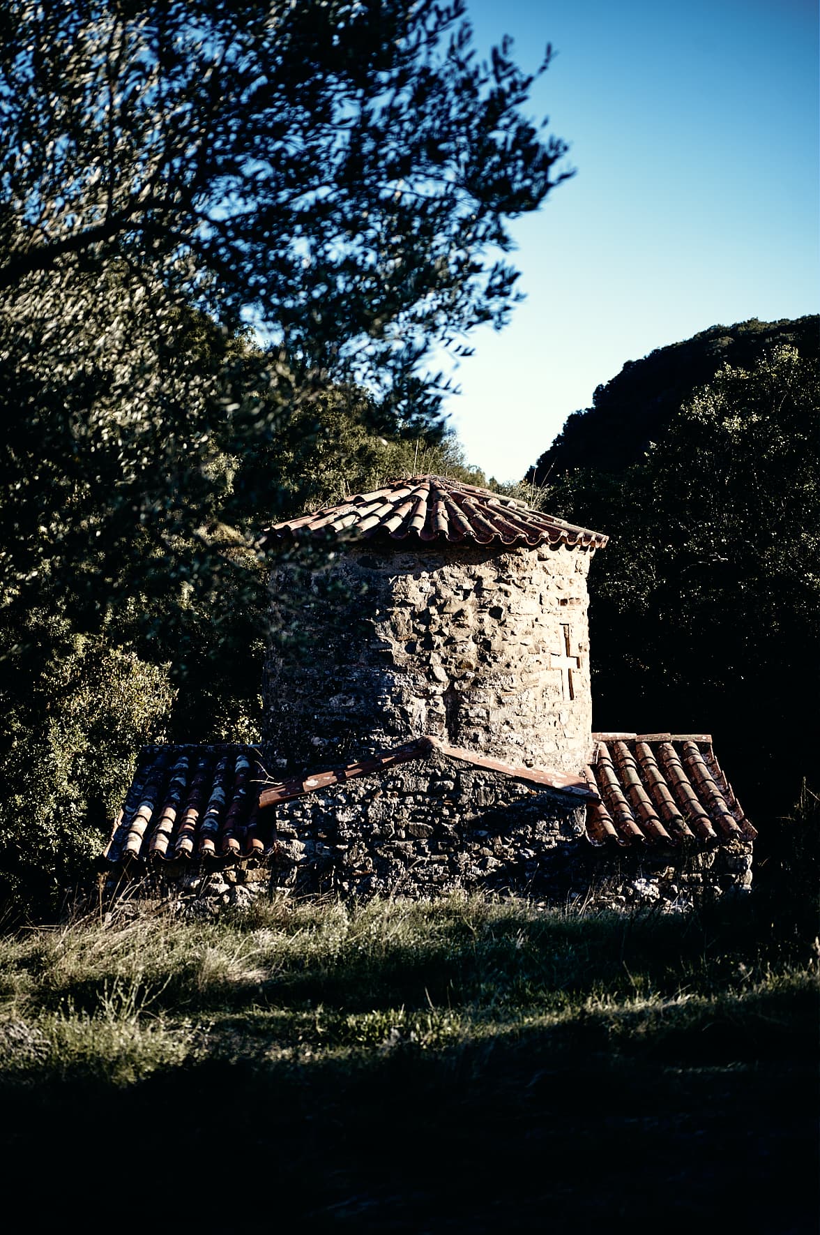 Eglise sur les rives du Lousios