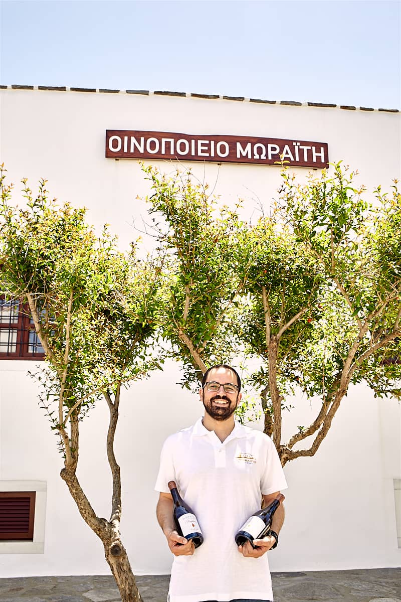 Portrait Savvas Moiraitis, vigneron à Paros.