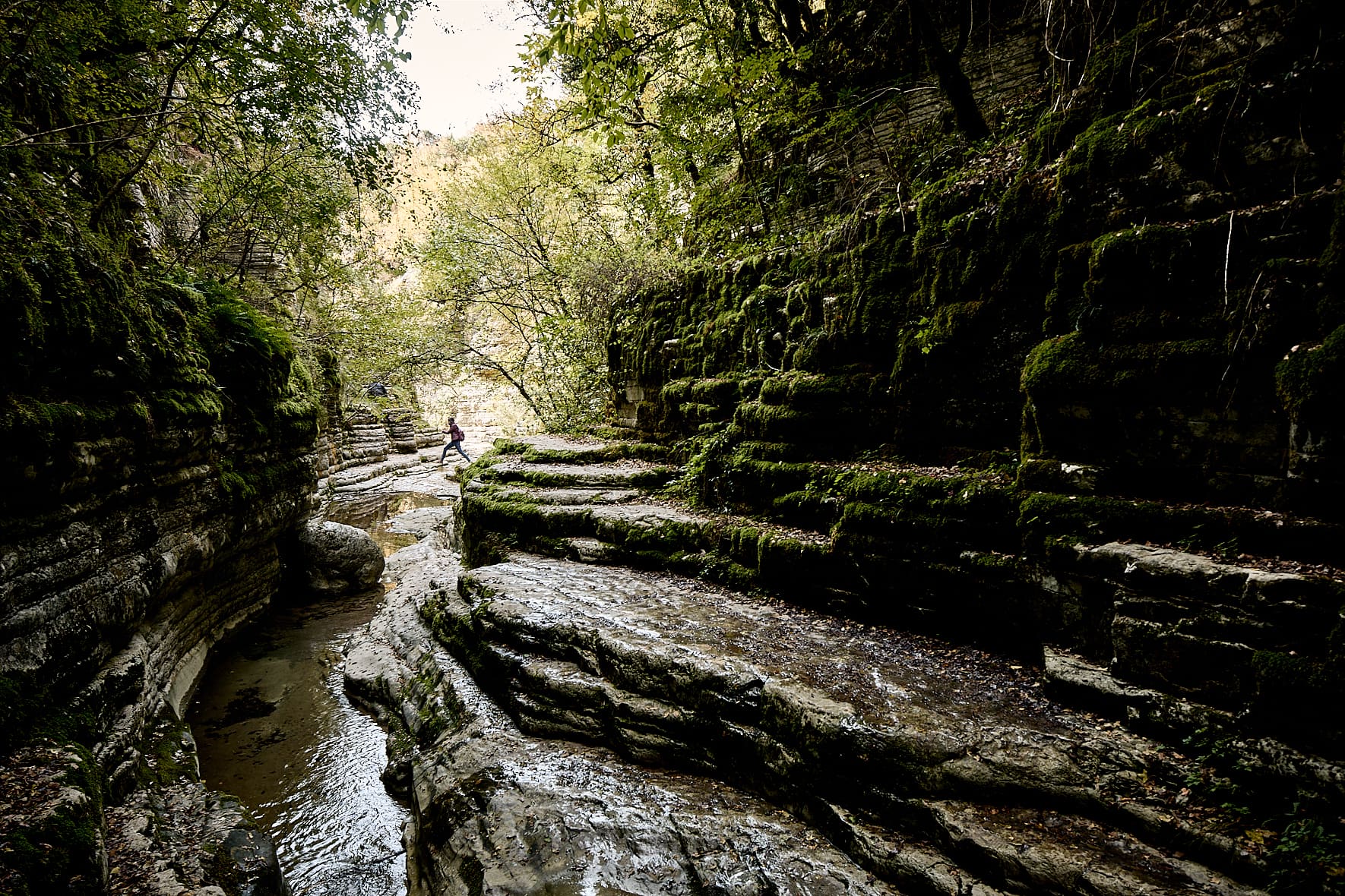 Kolymbithres, Entre Papingo et Mikro Papingo, un canyon creusé par la rivière Rogovo