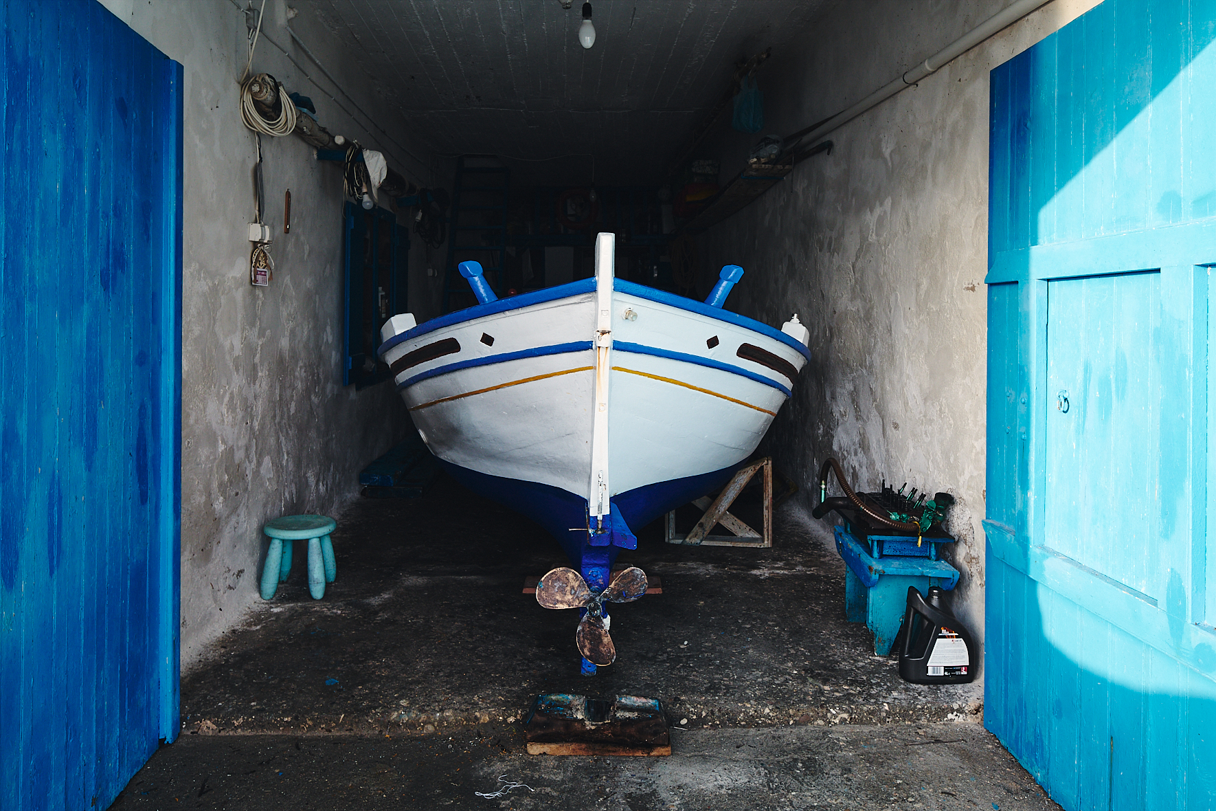 Syrma, garage à bateau à Klima