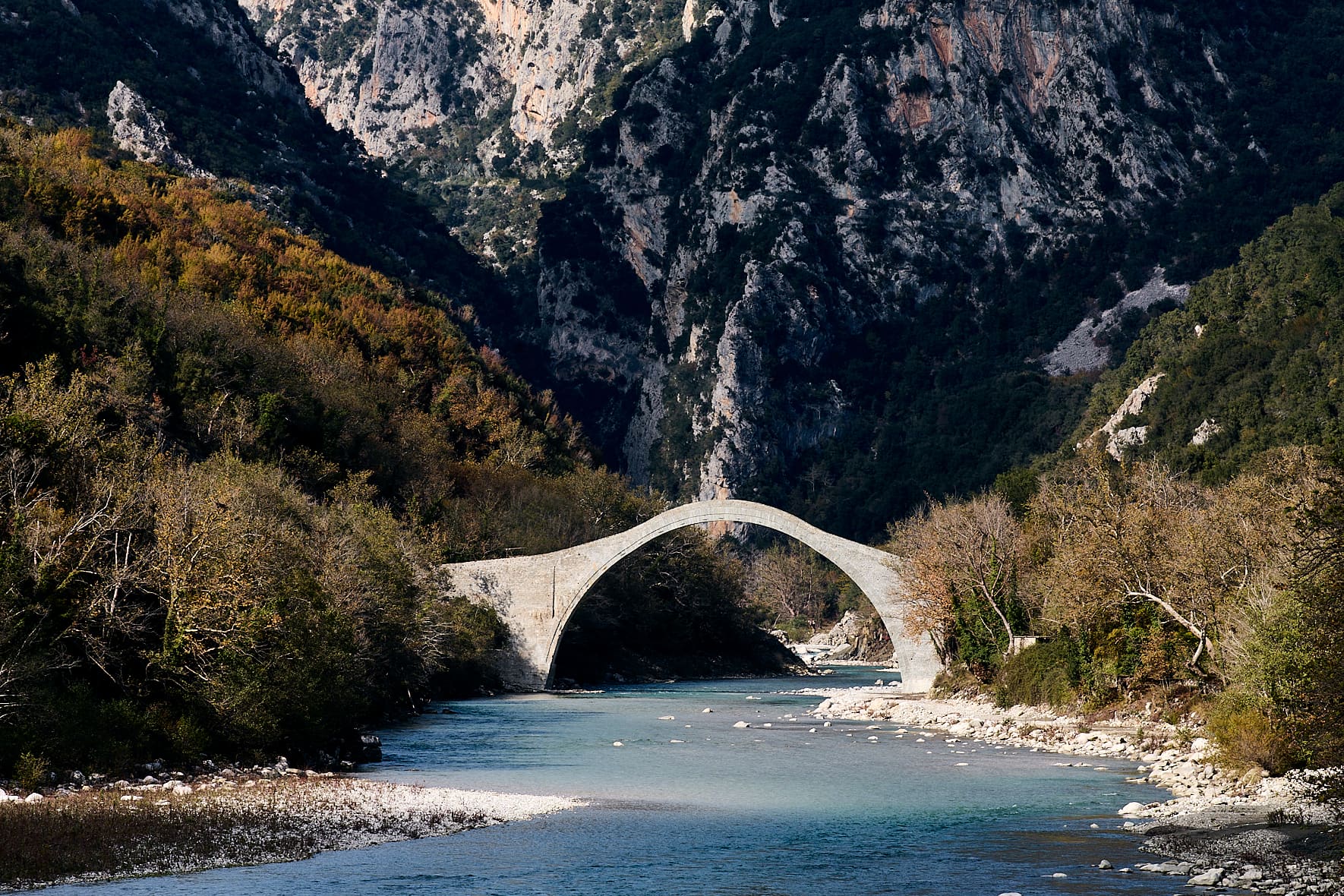 Le pont de Plaka dans les Tzoumerka, Épire, Grèce